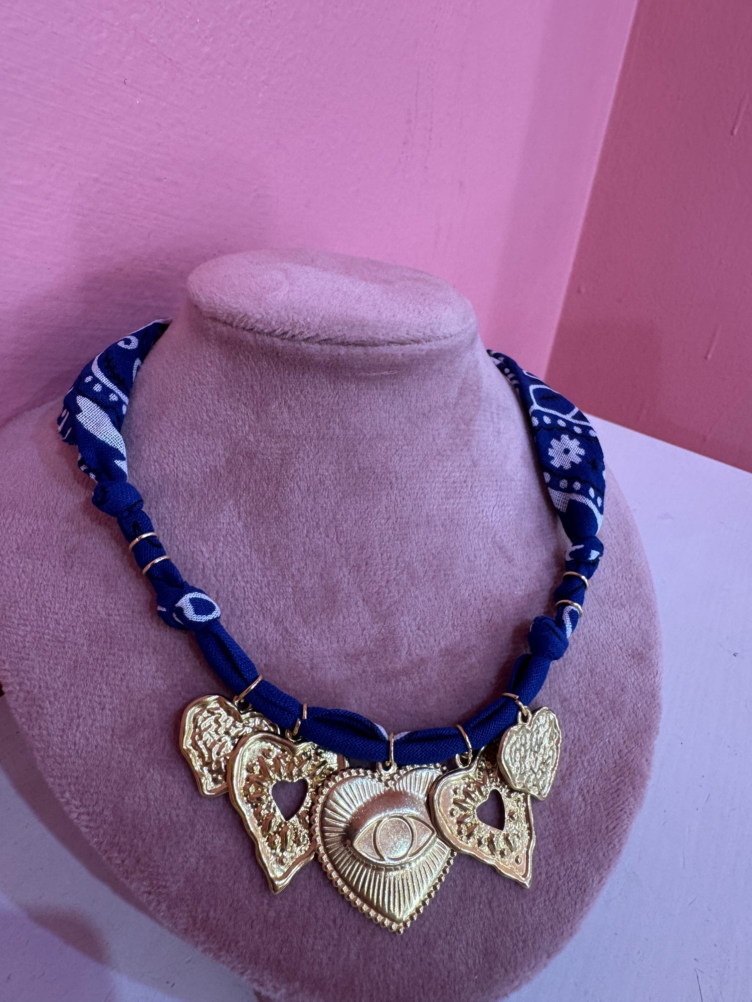 Collana bandana “Love is Love” BADHNATI JEWELRY