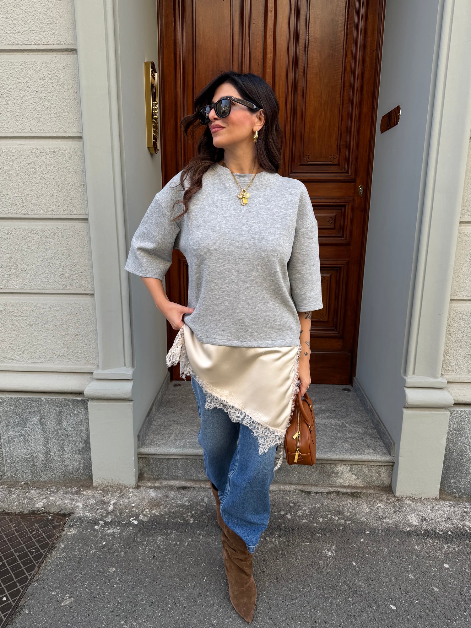 T-shirt con raso “Maddie” HAVE ONE