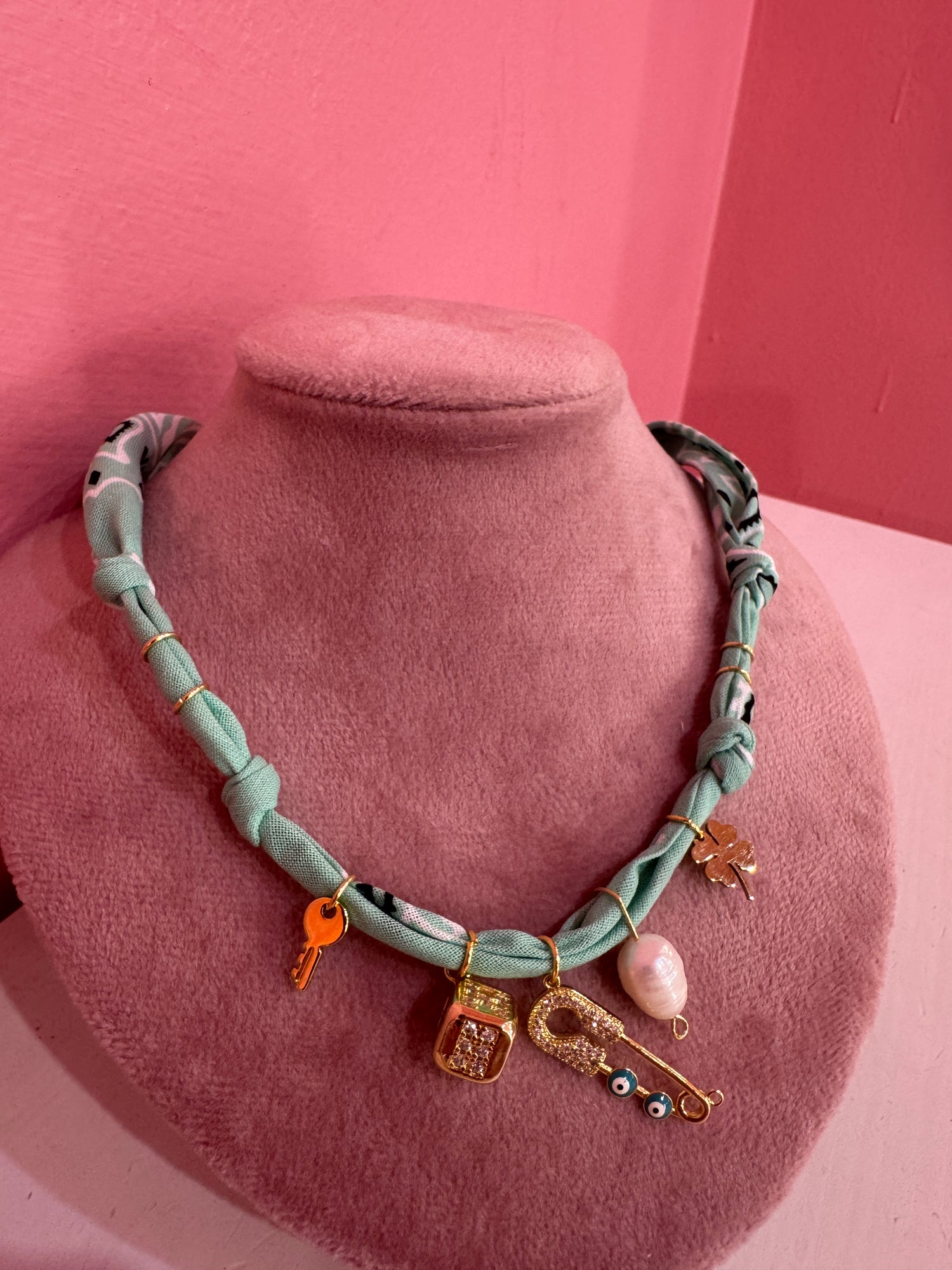 Collana bandana “Good Luck” BADHNATI JEWELRY