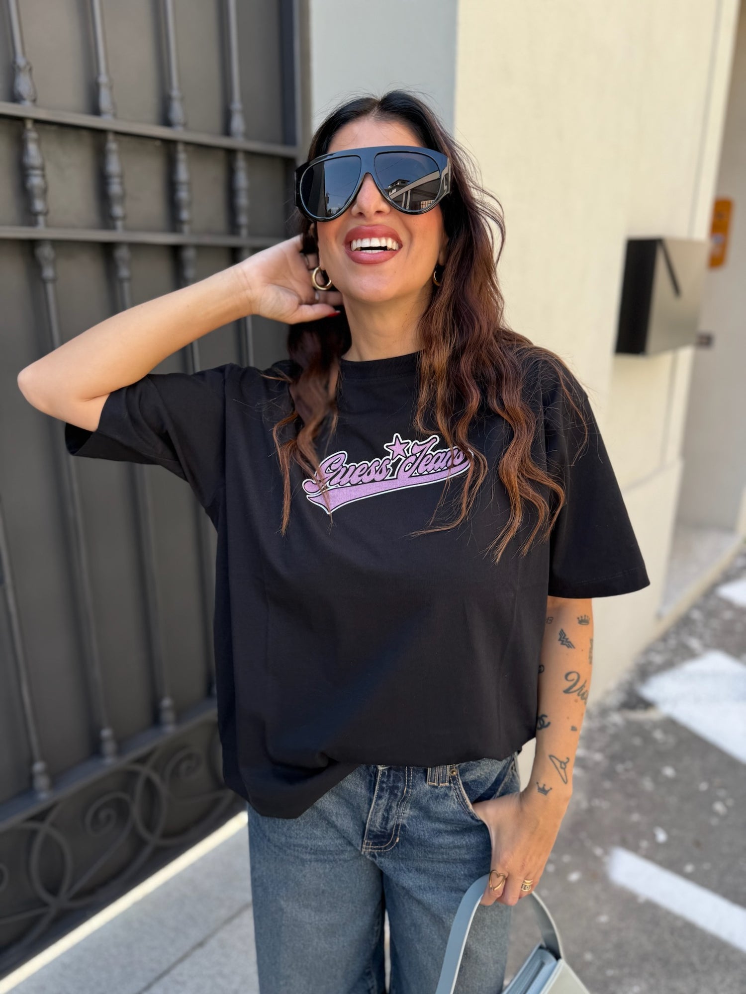 T-shirt over logo GUESS JEANS