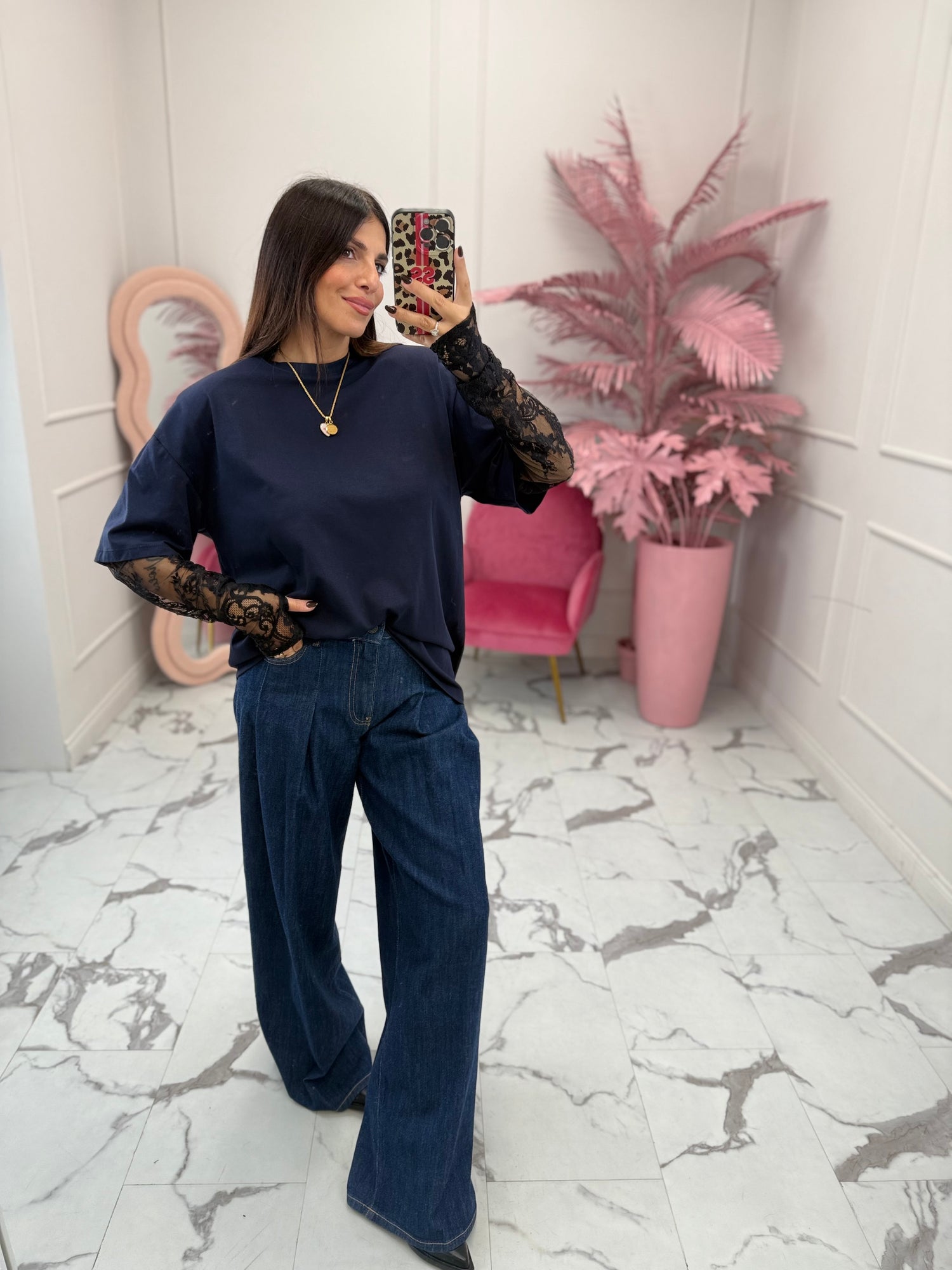 T-shirt over “Lace Viral” VICOLO