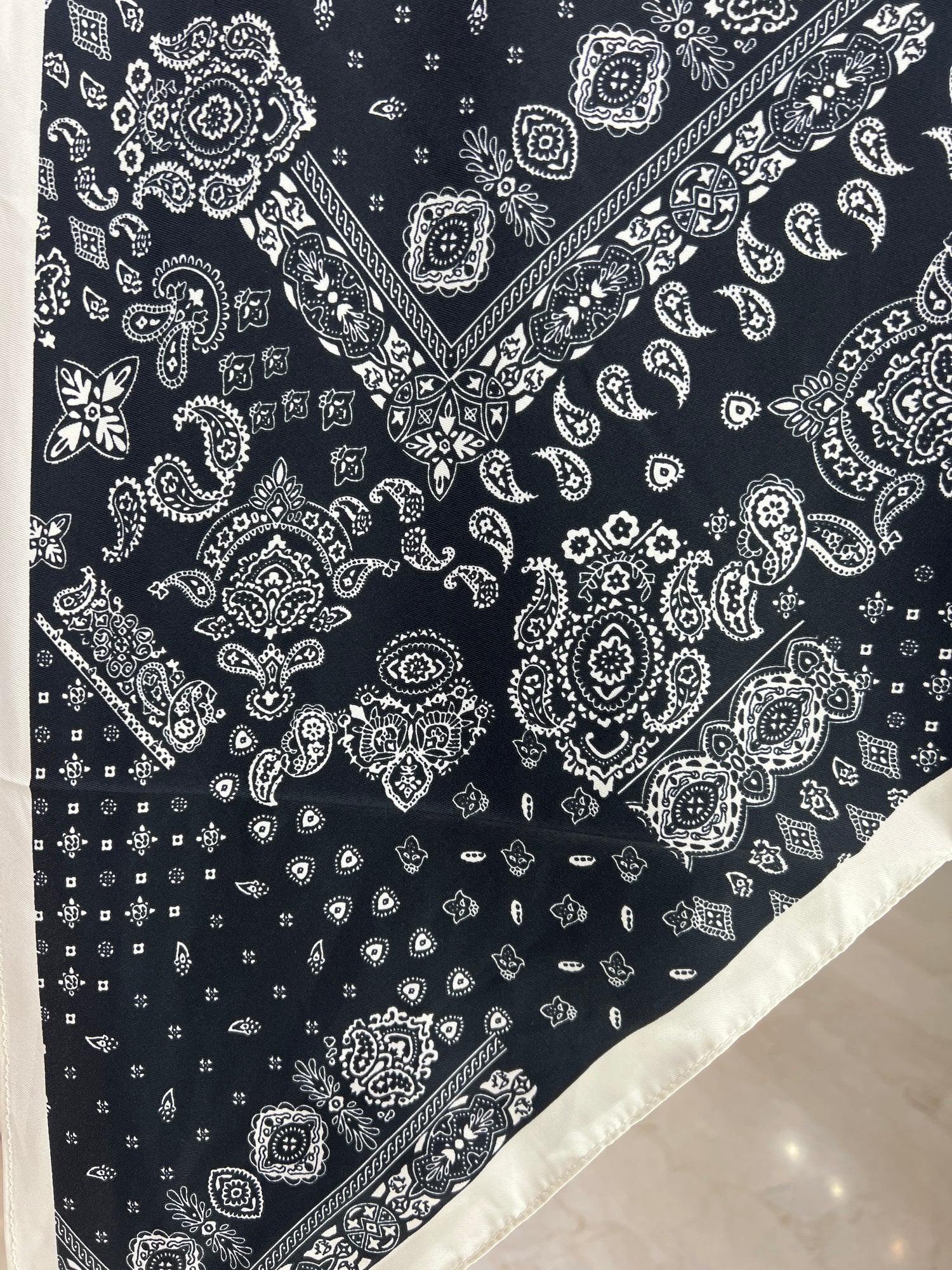Foulard “Triangle Fantasy” NEW LIP