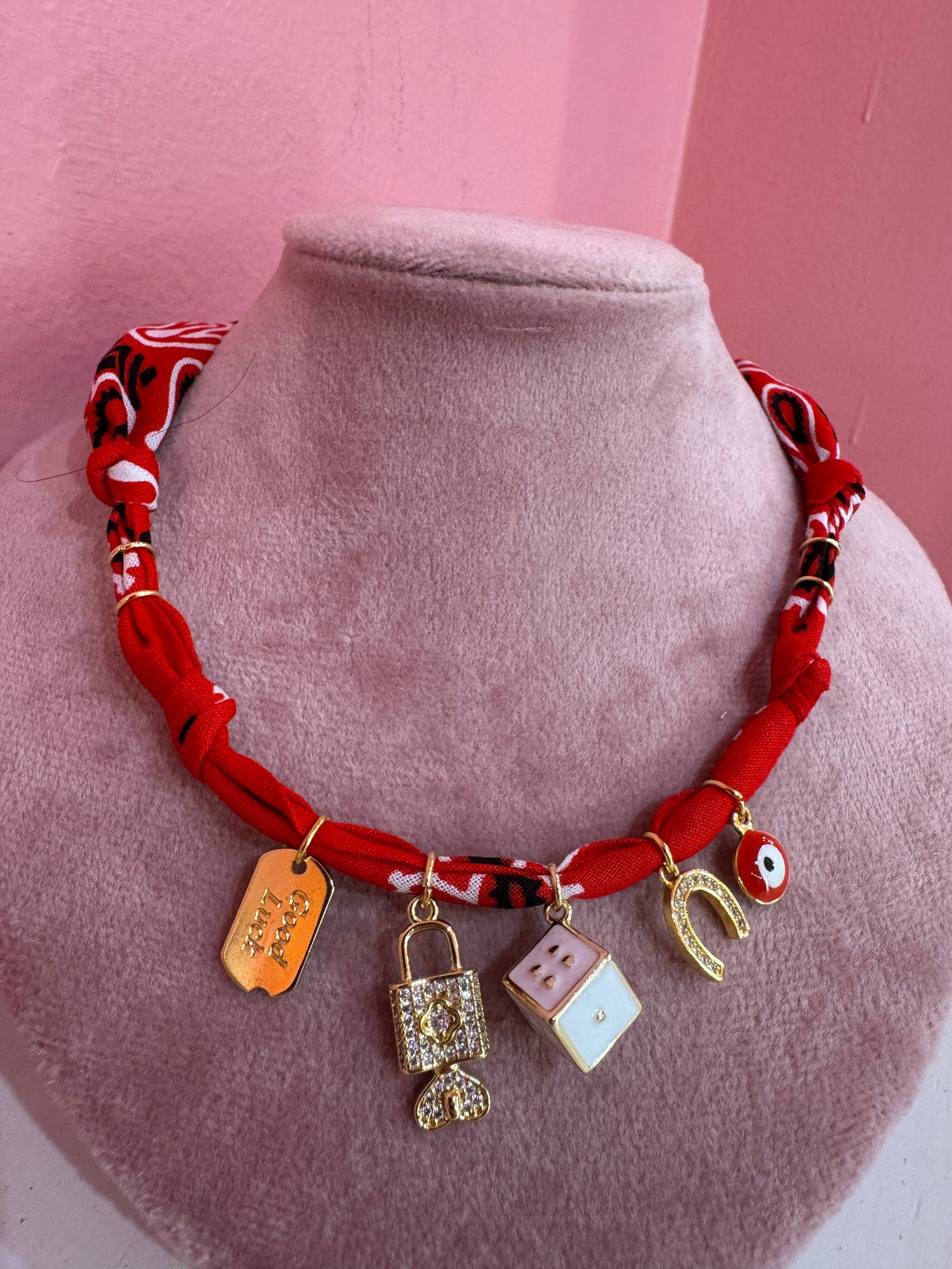 Collana bandana “Good Luck” BADHNATI JEWELRY