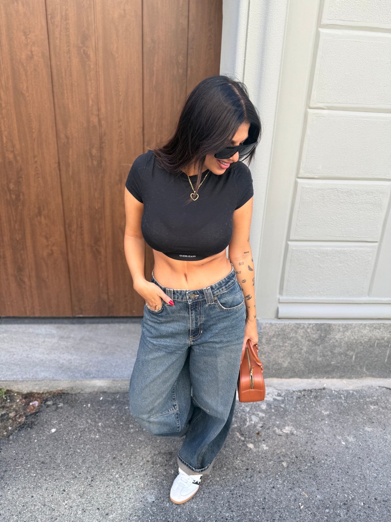 T-shirt crop con banda logata GUESS JEANS