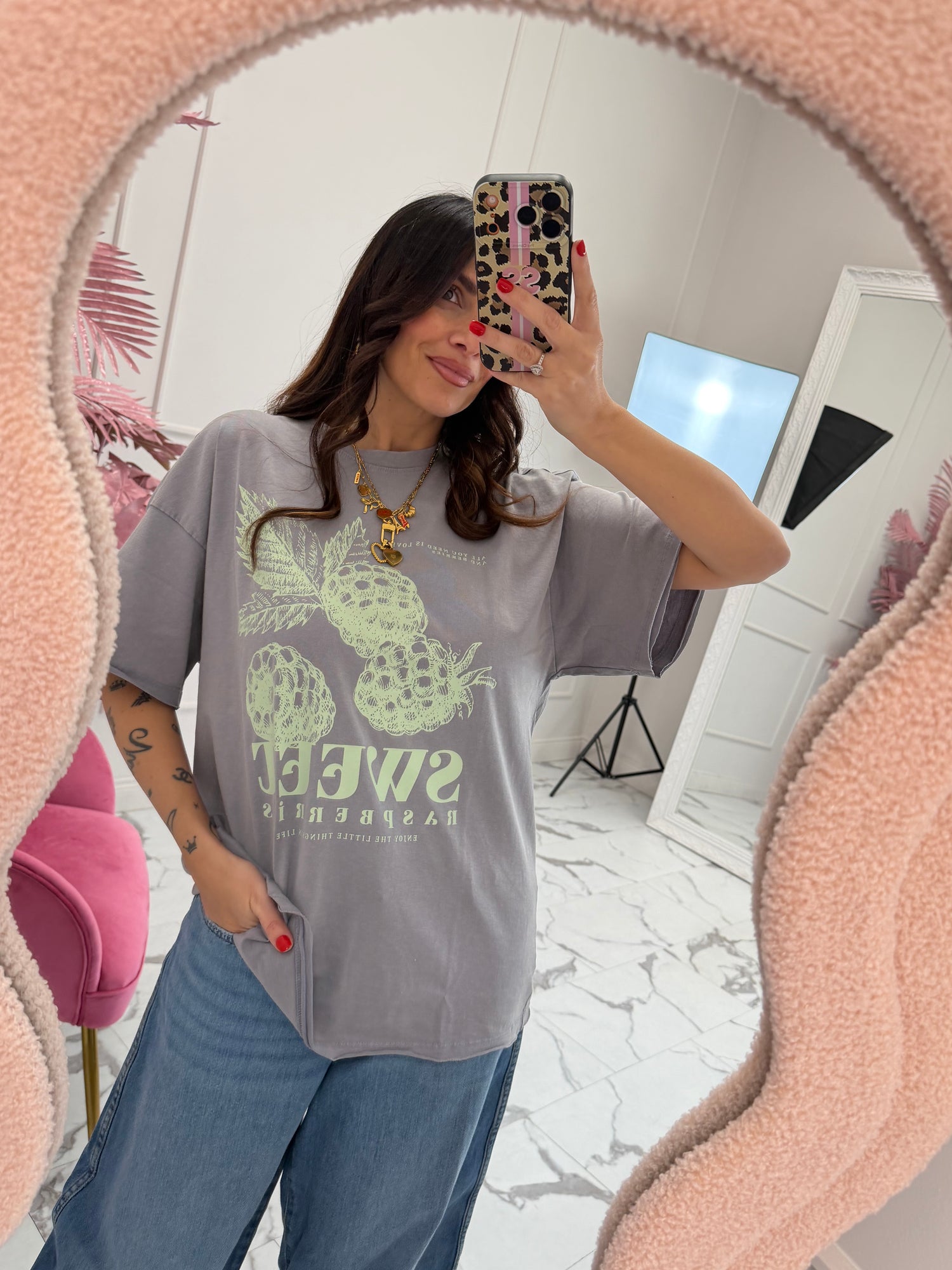 T-shirt over “Kinna” ONLY