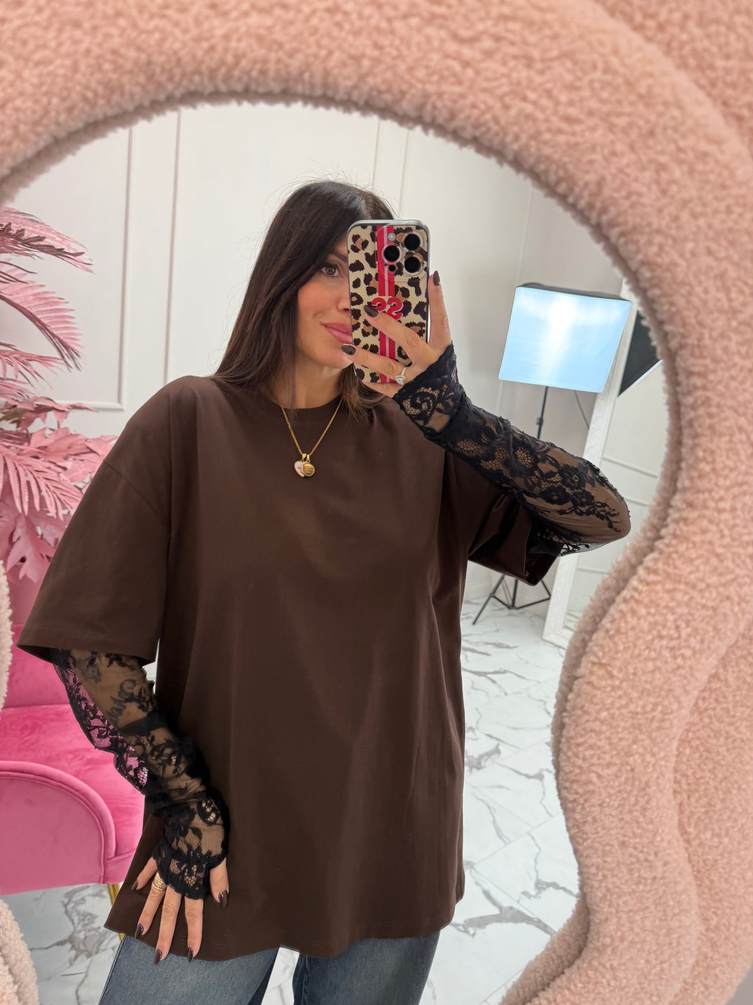 T-shirt over “Lace Viral” VICOLO