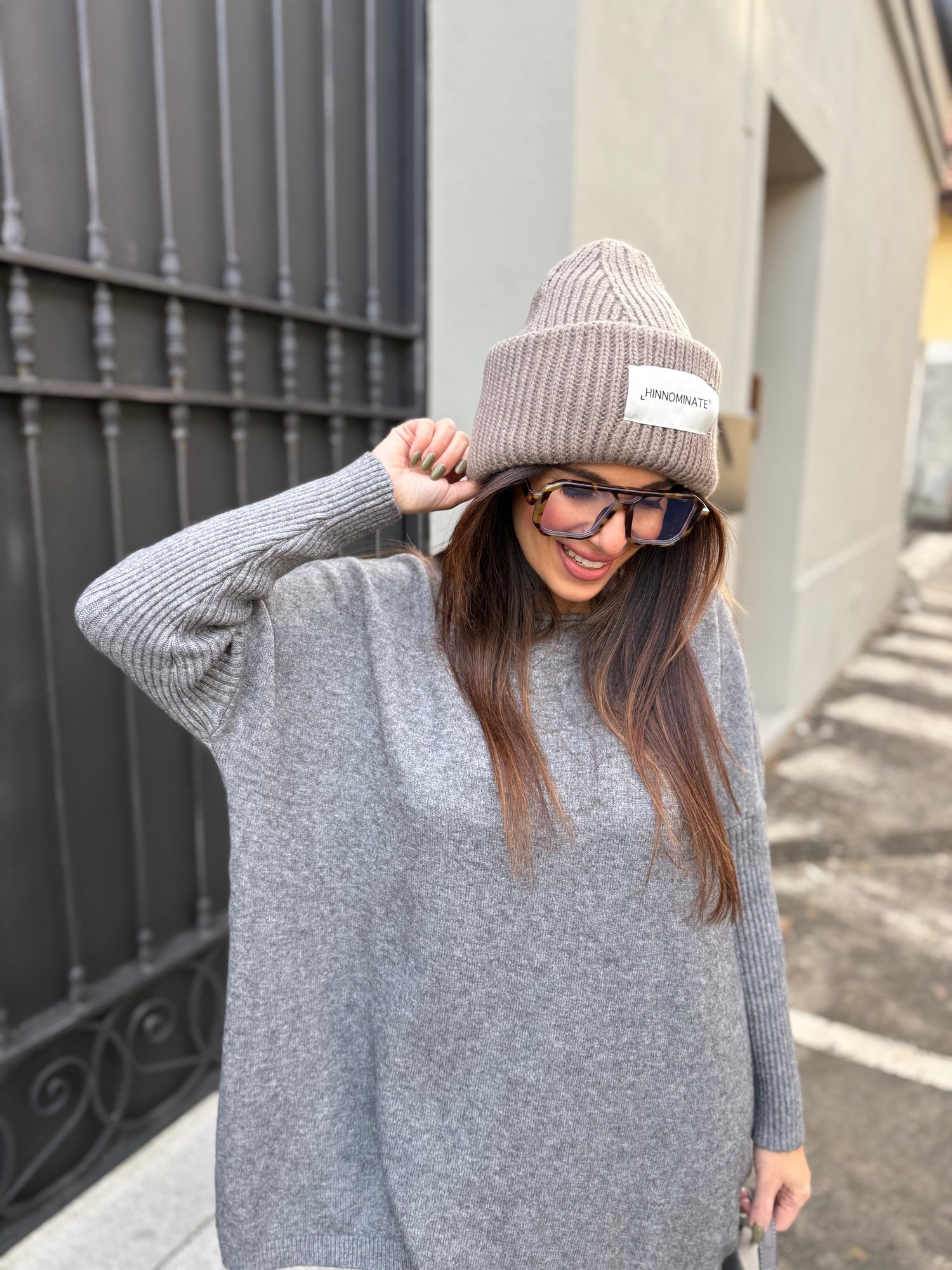 Cappello in maglia con logo HINNOMINATE