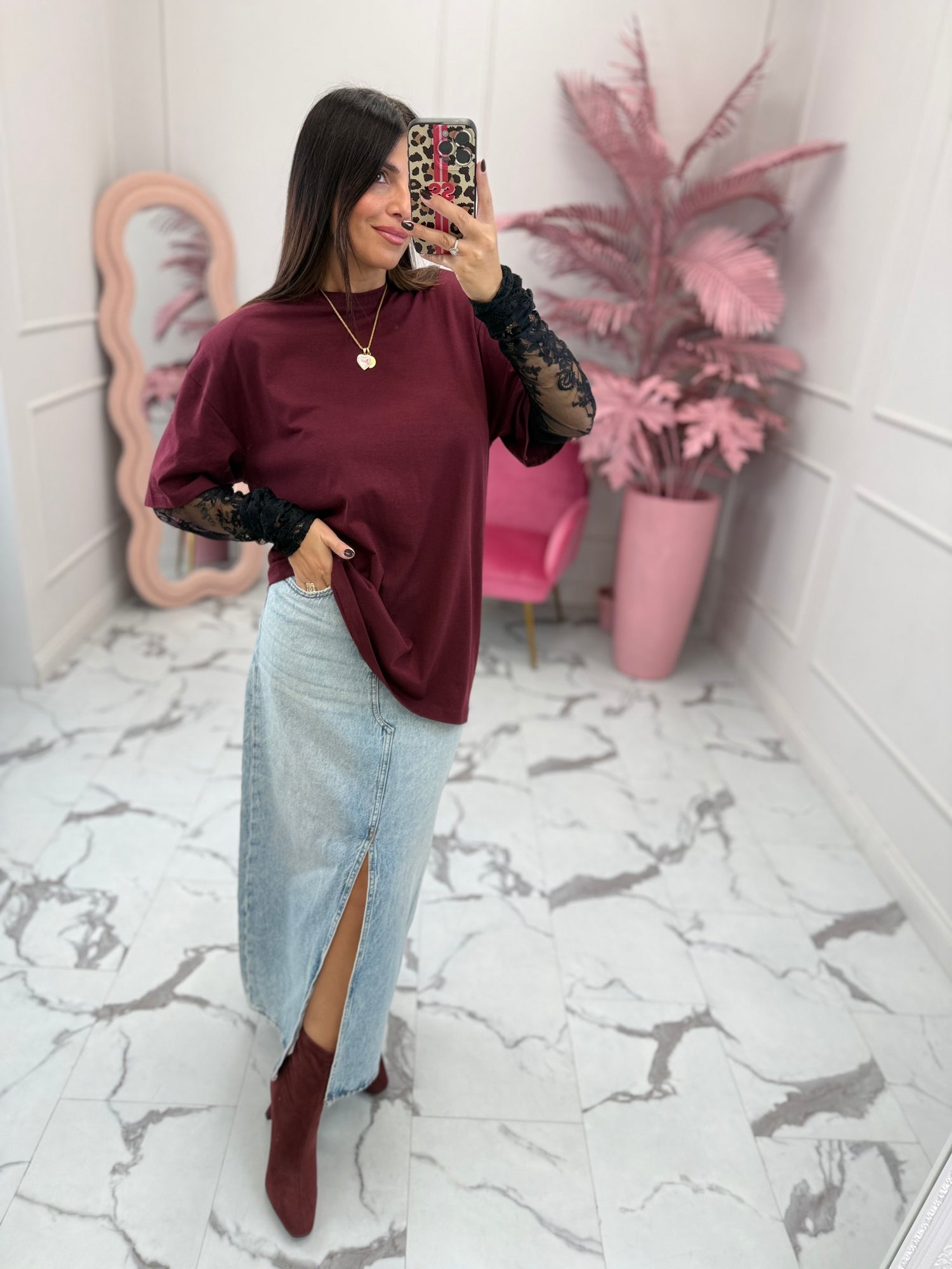 T-shirt over “Lace Viral” VICOLO