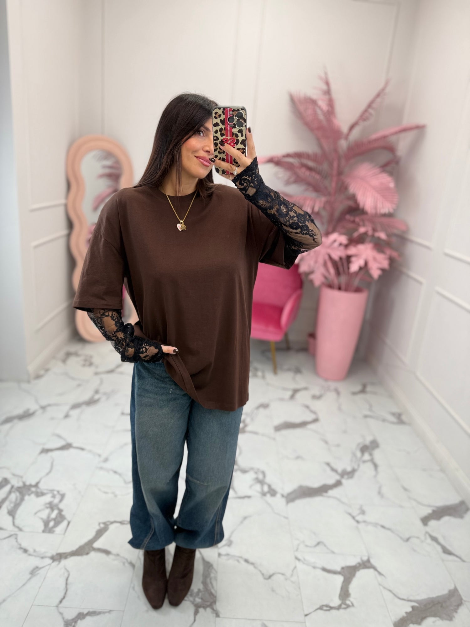 T-shirt over “Lace Viral” VICOLO