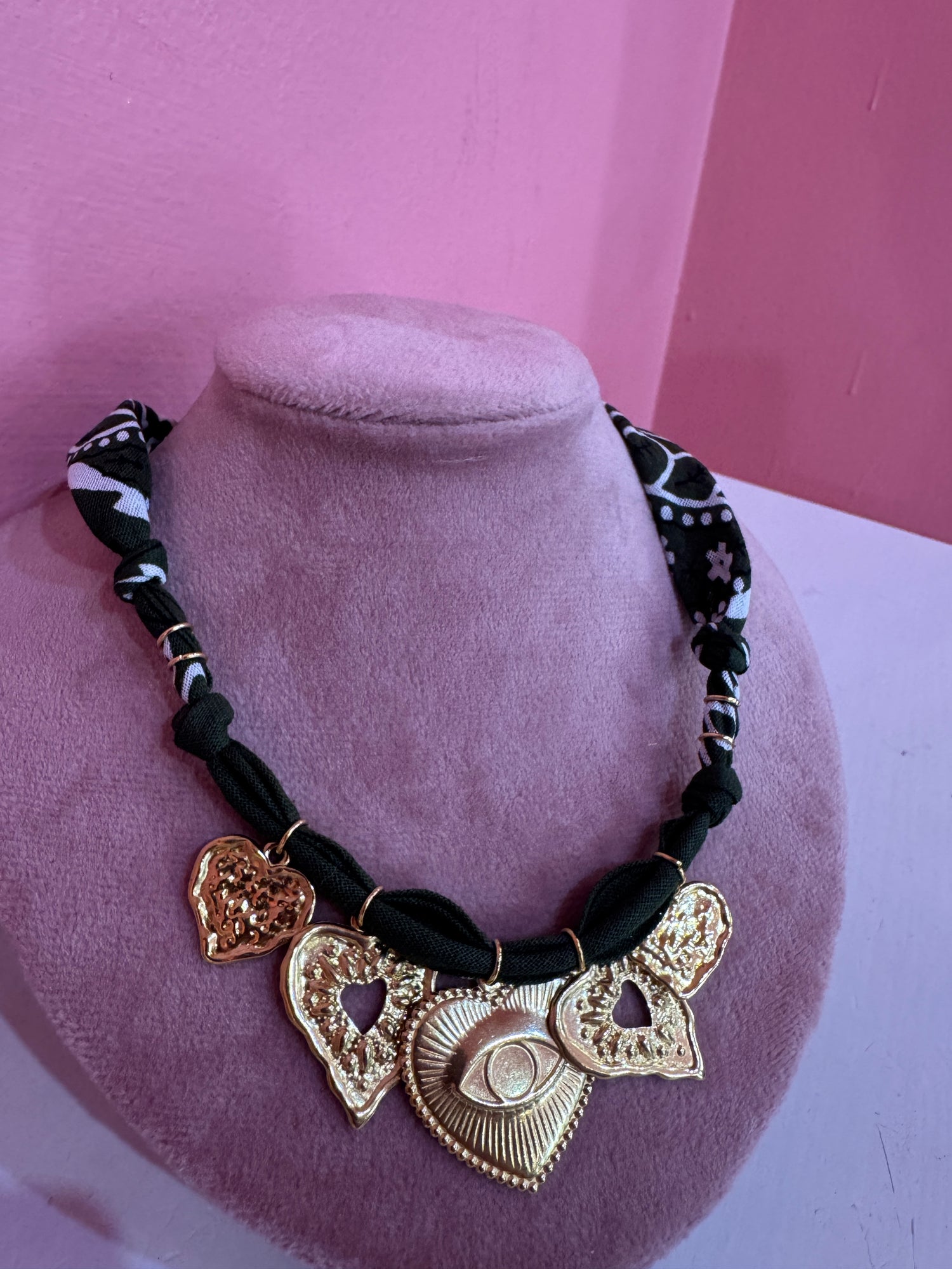 Collana bandana “Love is Love” BADHNATI JEWELRY