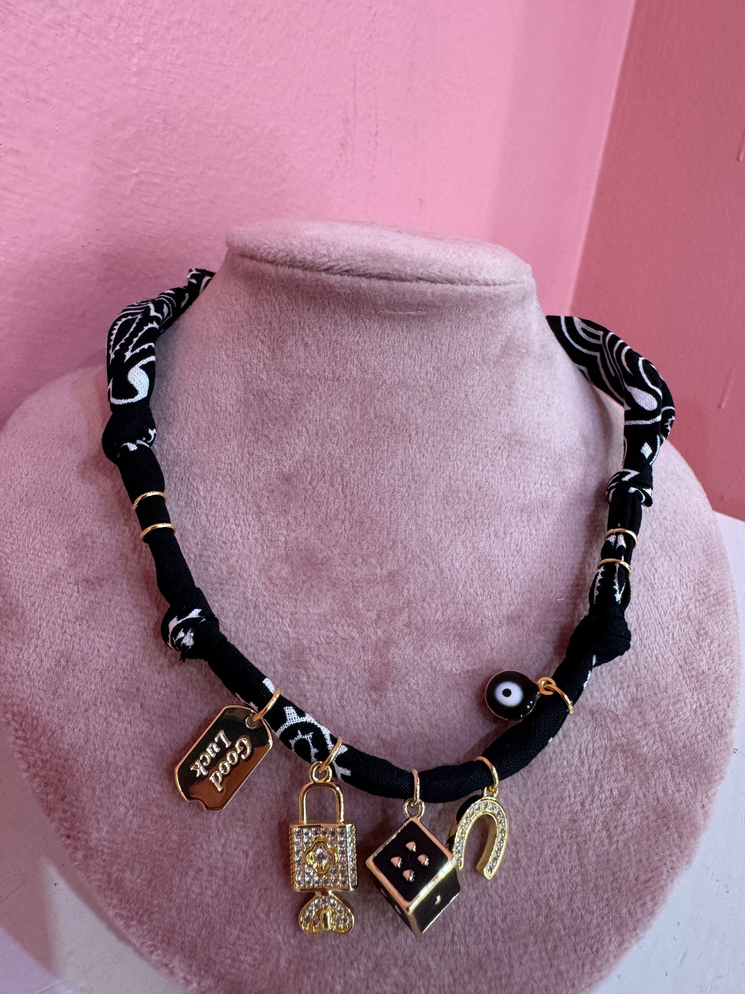 Collana bandana “Good Luck” BADHNATI JEWELRY