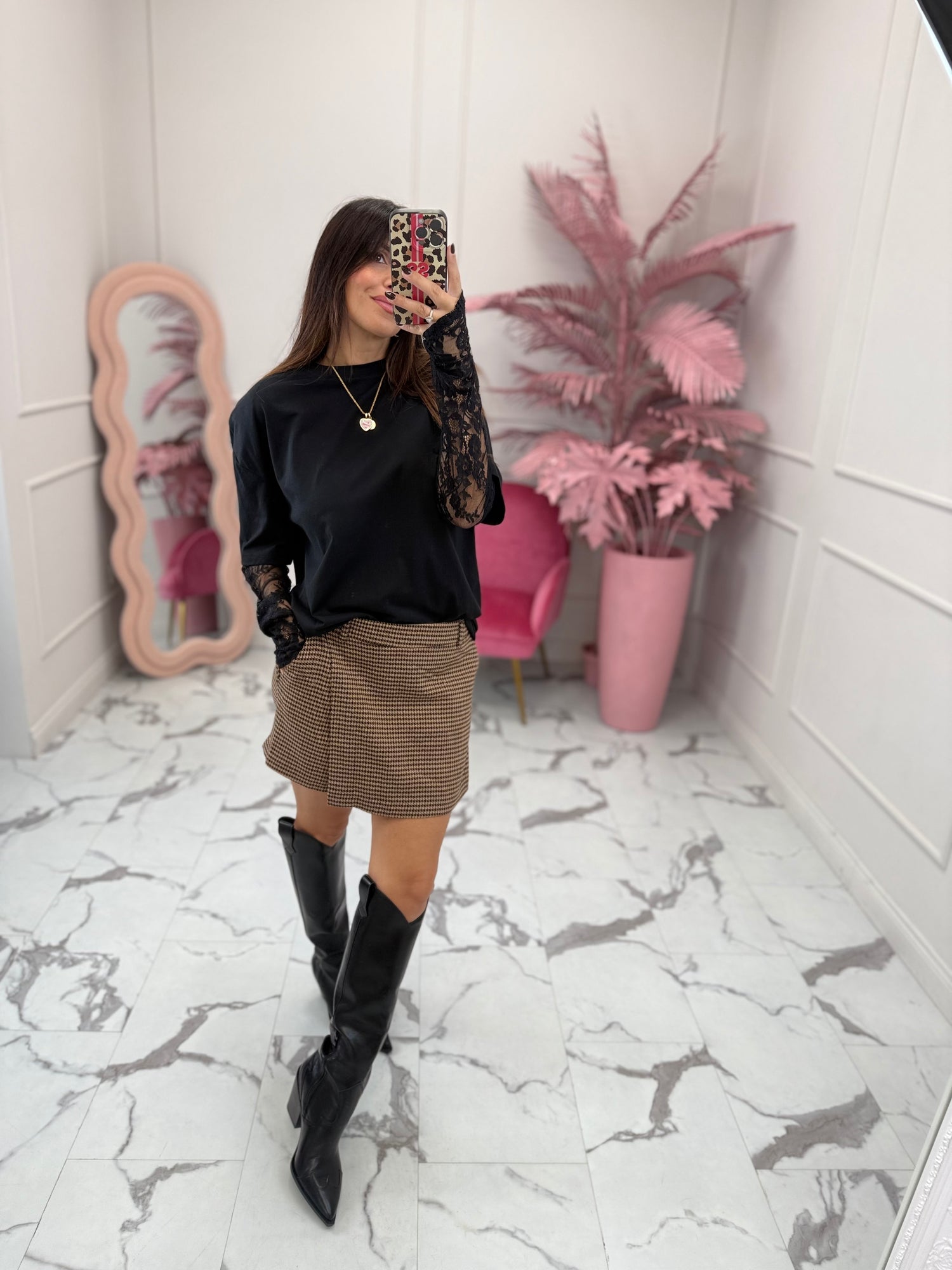 T-shirt over “Lace Viral” VICOLO