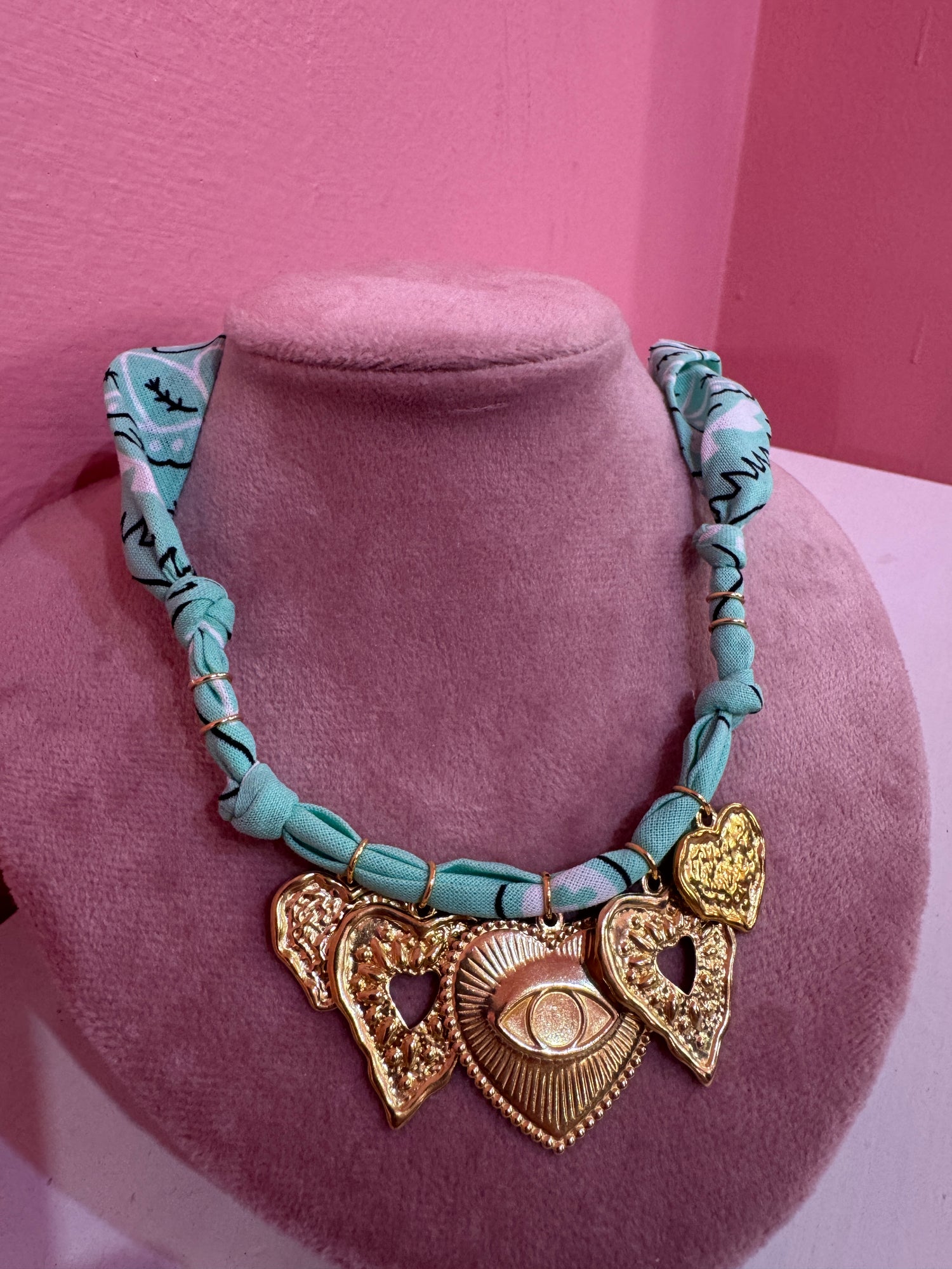 Collana bandana “Love is Love” BADHNATI JEWELRY