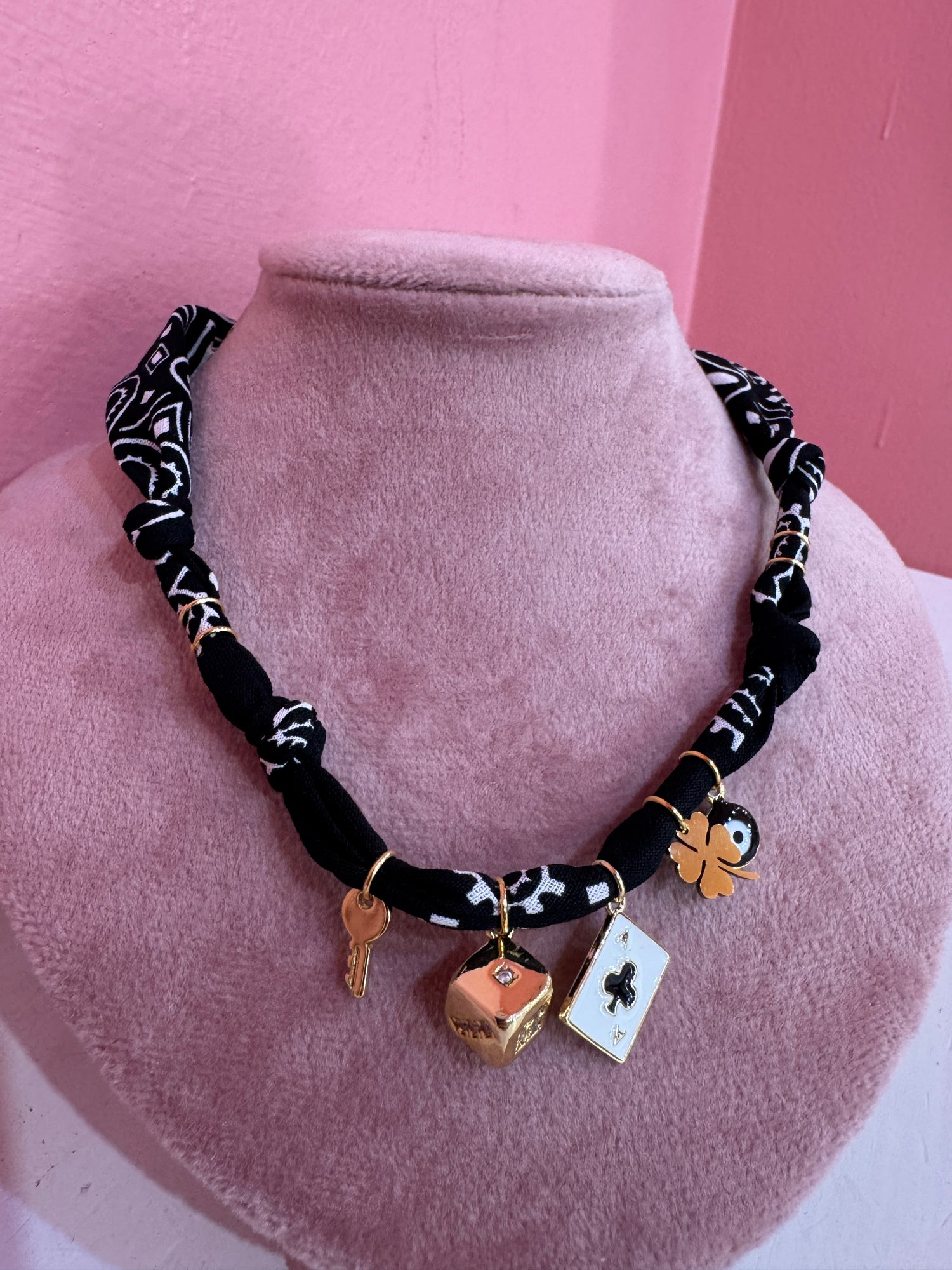 Collana bandana “Good Luck” BADHNATI JEWELRY