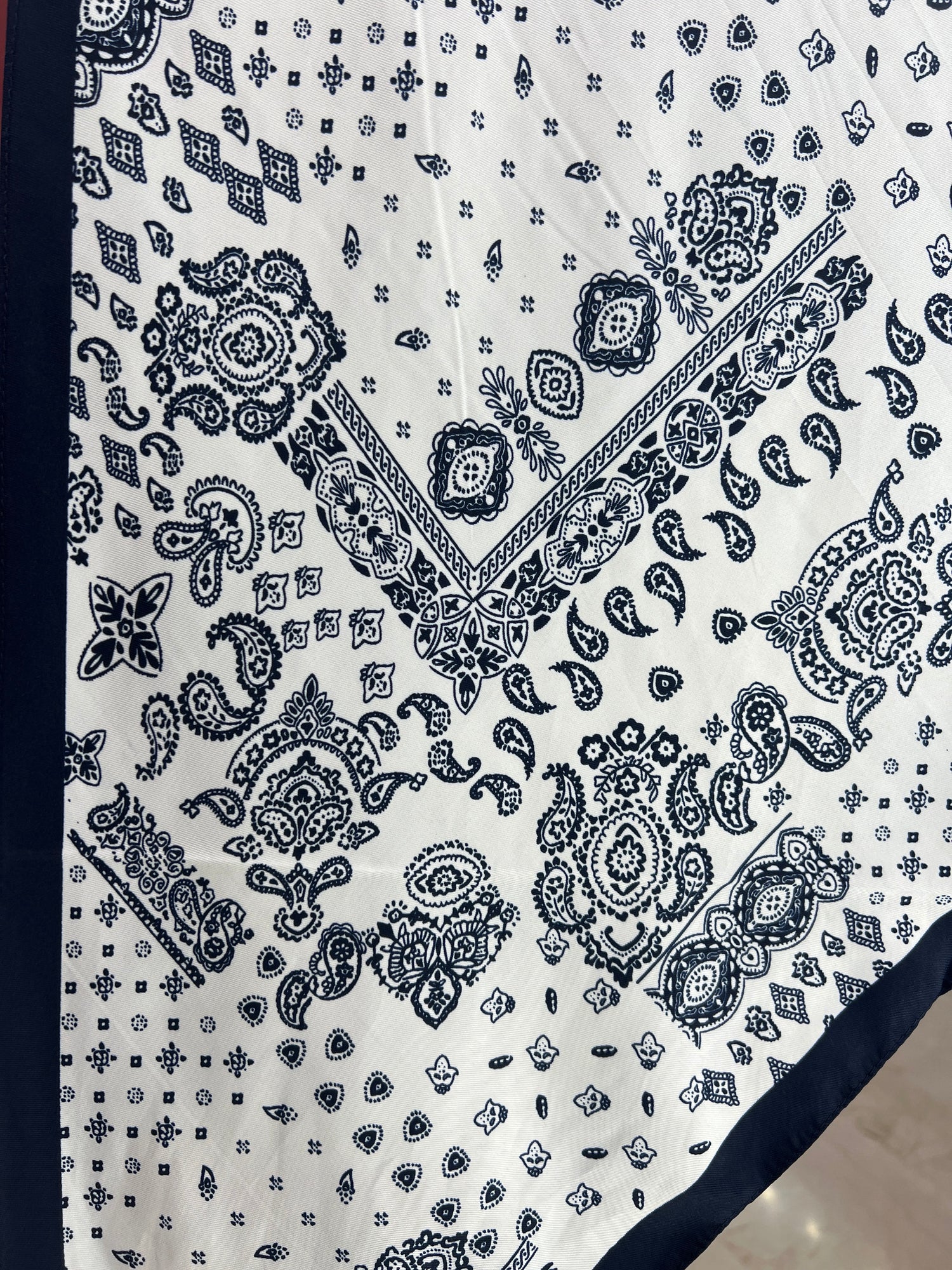 Foulard “Triangle Fantasy” NEW LIP