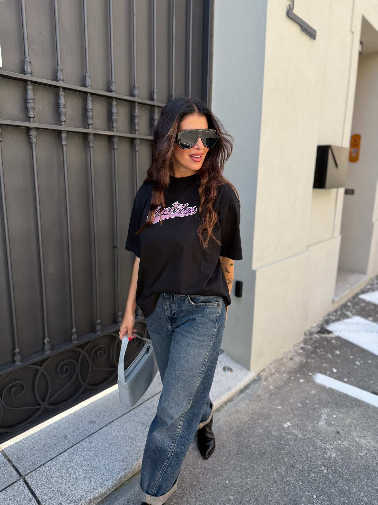 T-shirt over logo GUESS JEANS