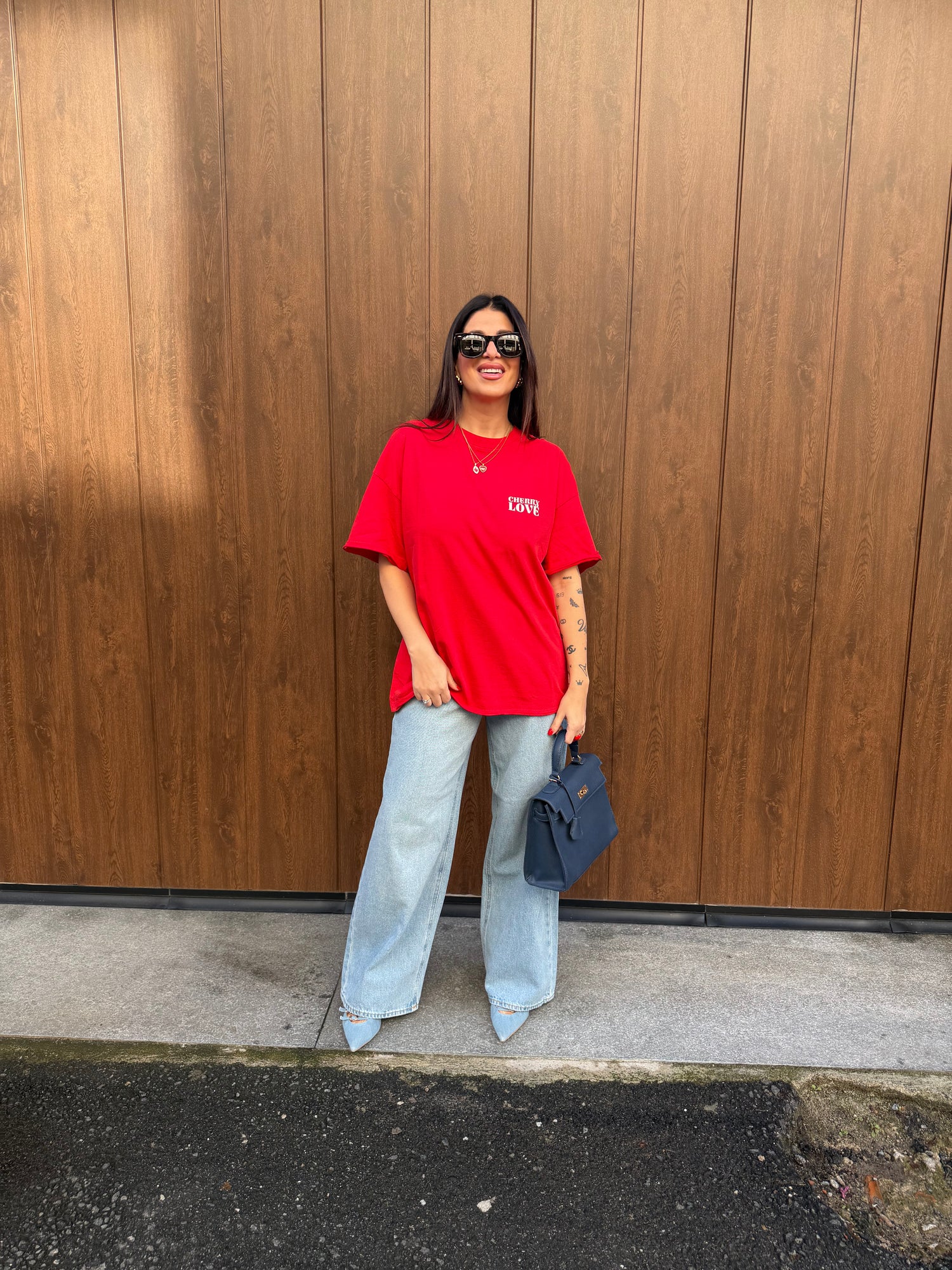 T-shirt over “Kinna” ONLY