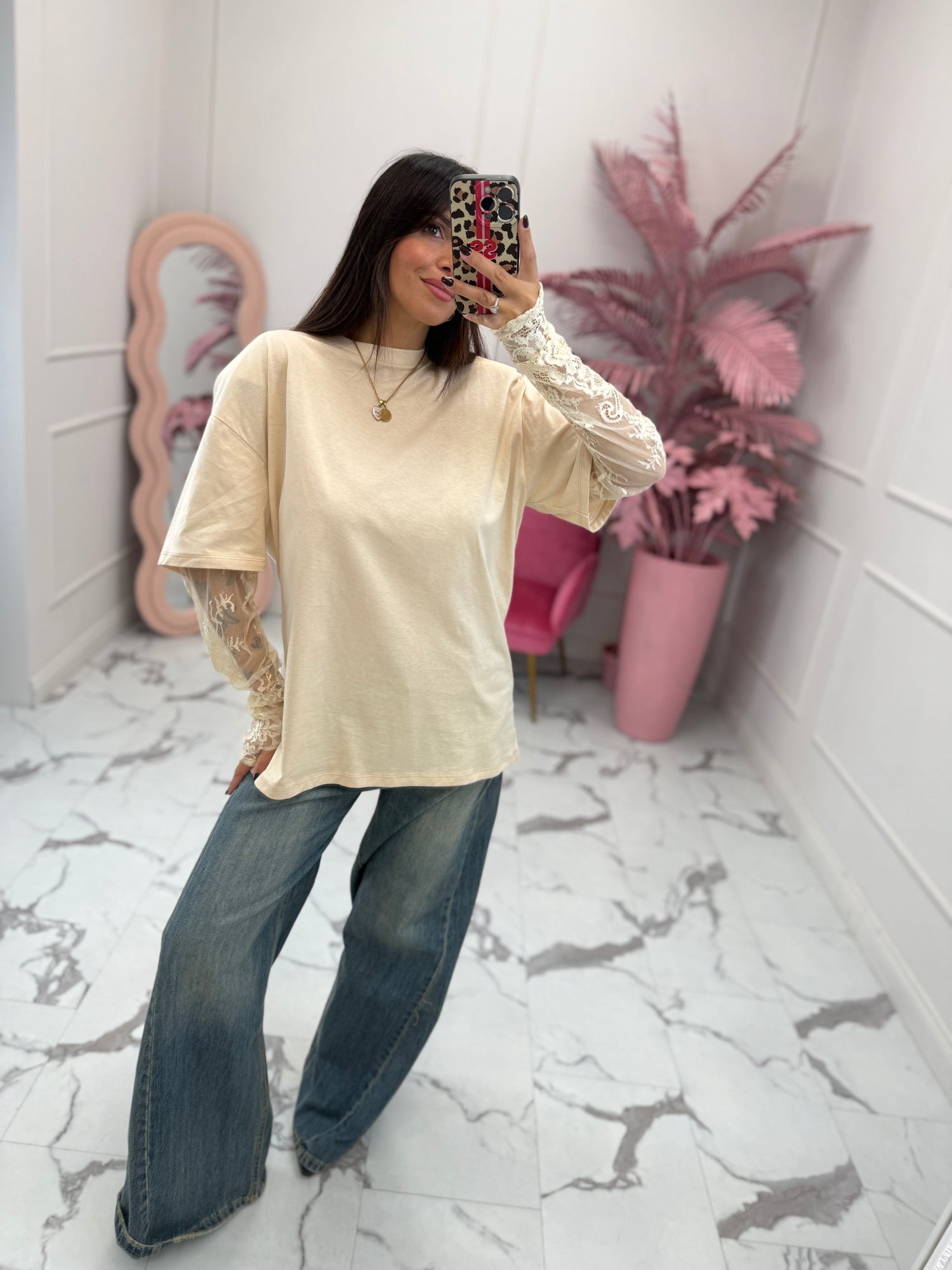 T-shirt over “Lace Viral” VICOLO