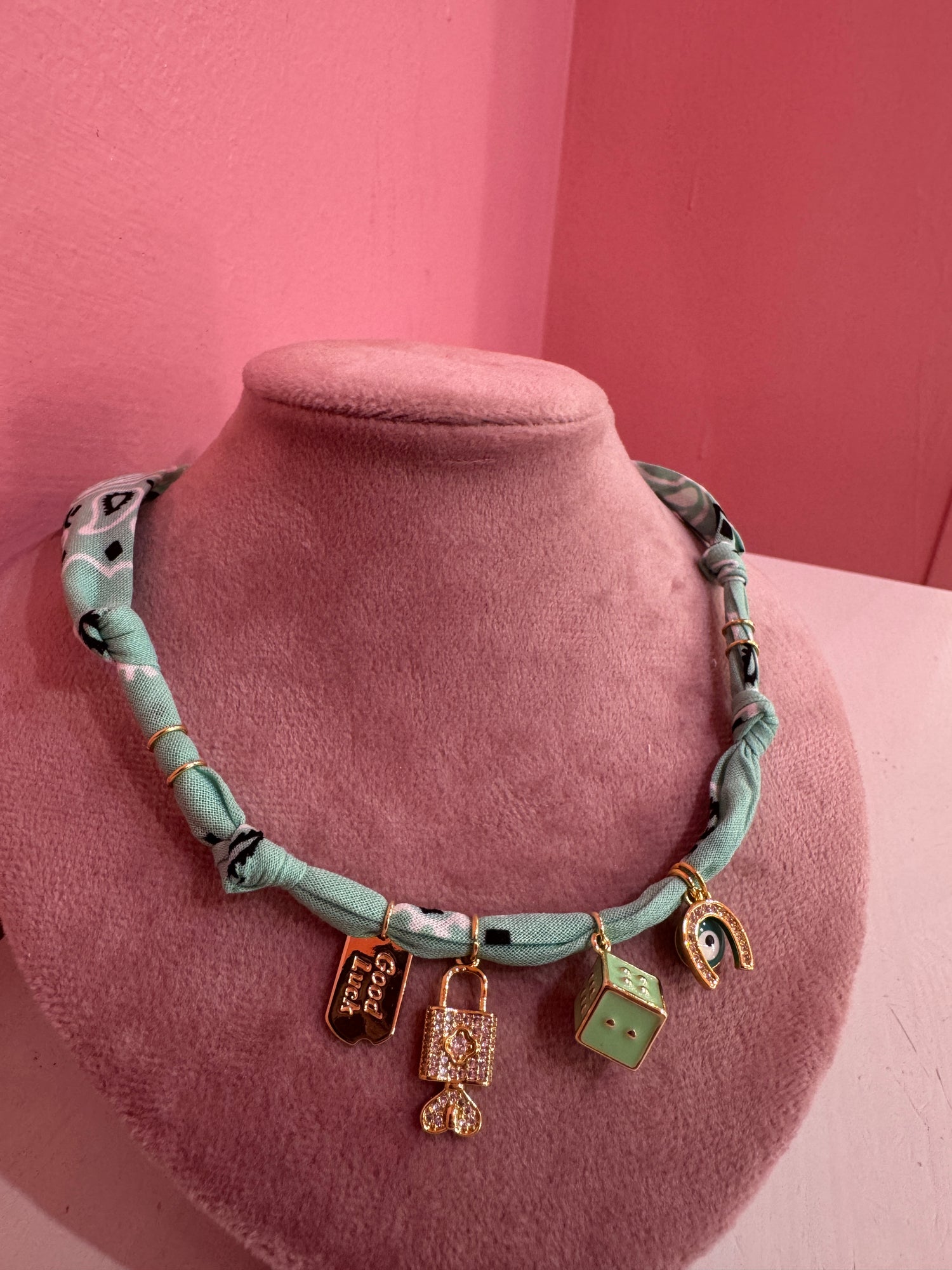 Collana bandana “Good Luck” BADHNATI JEWELRY