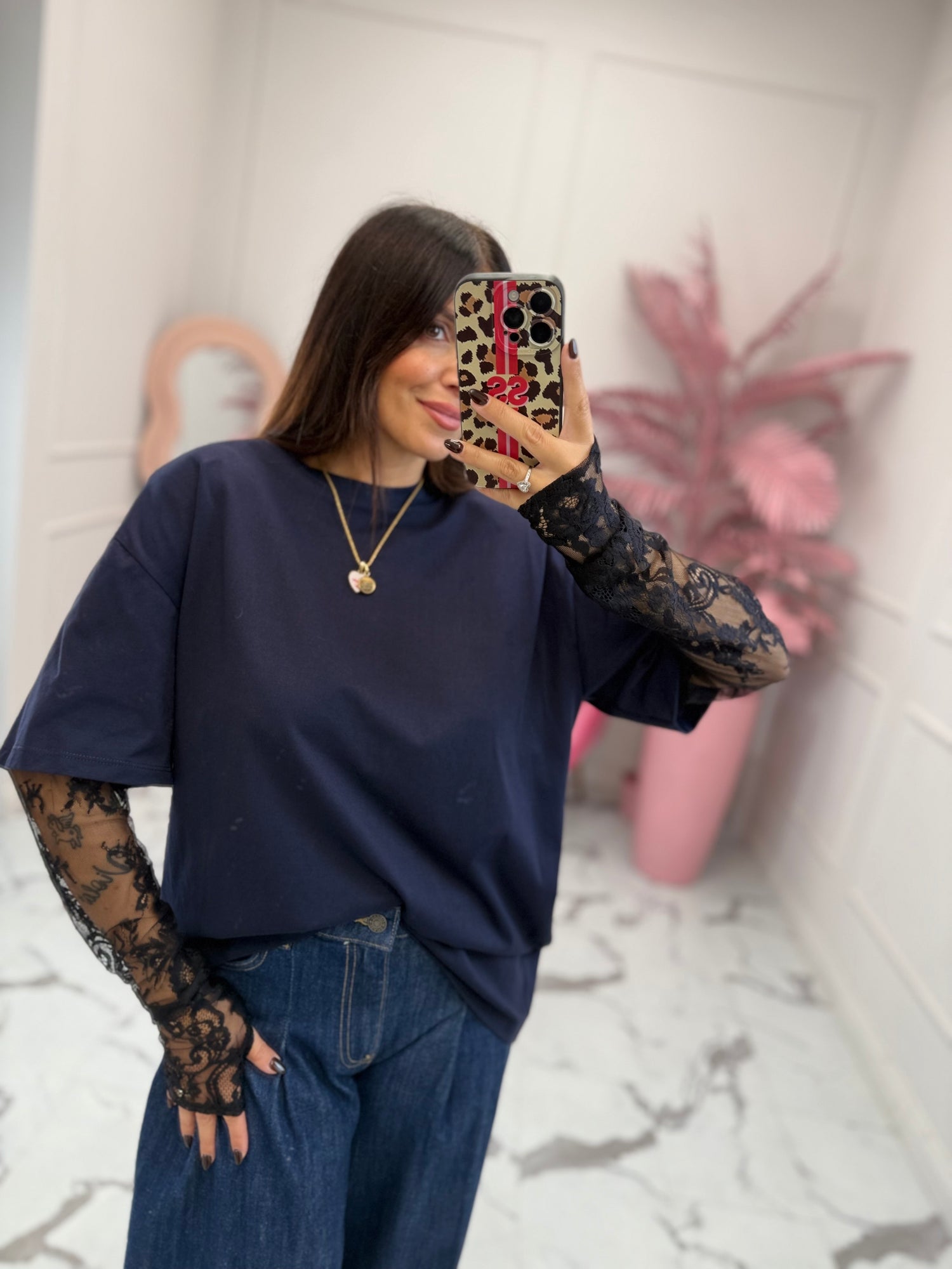 T-shirt over “Lace Viral” VICOLO