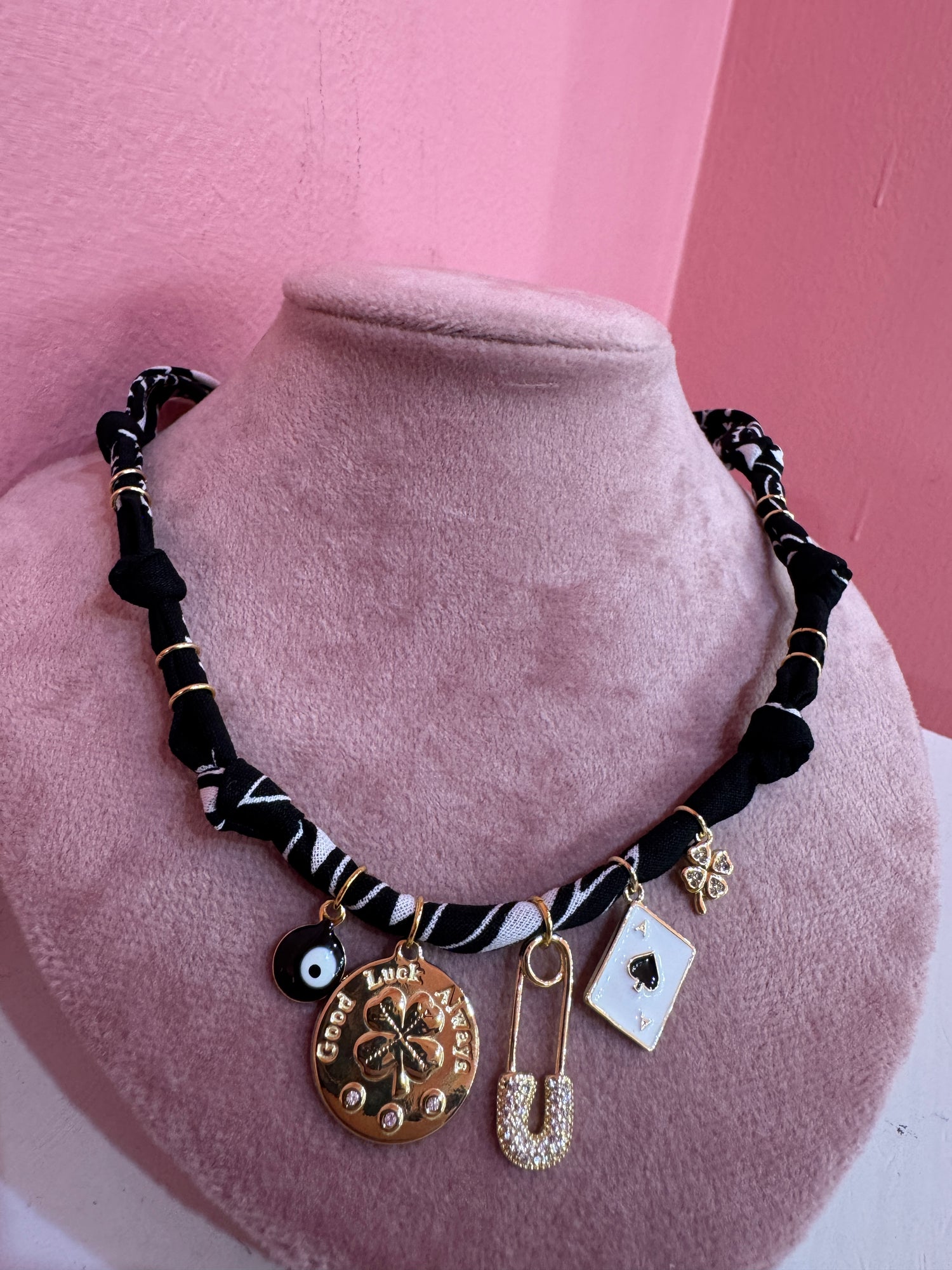 Collana bandana “Good Luck” BADHNATI JEWELRY