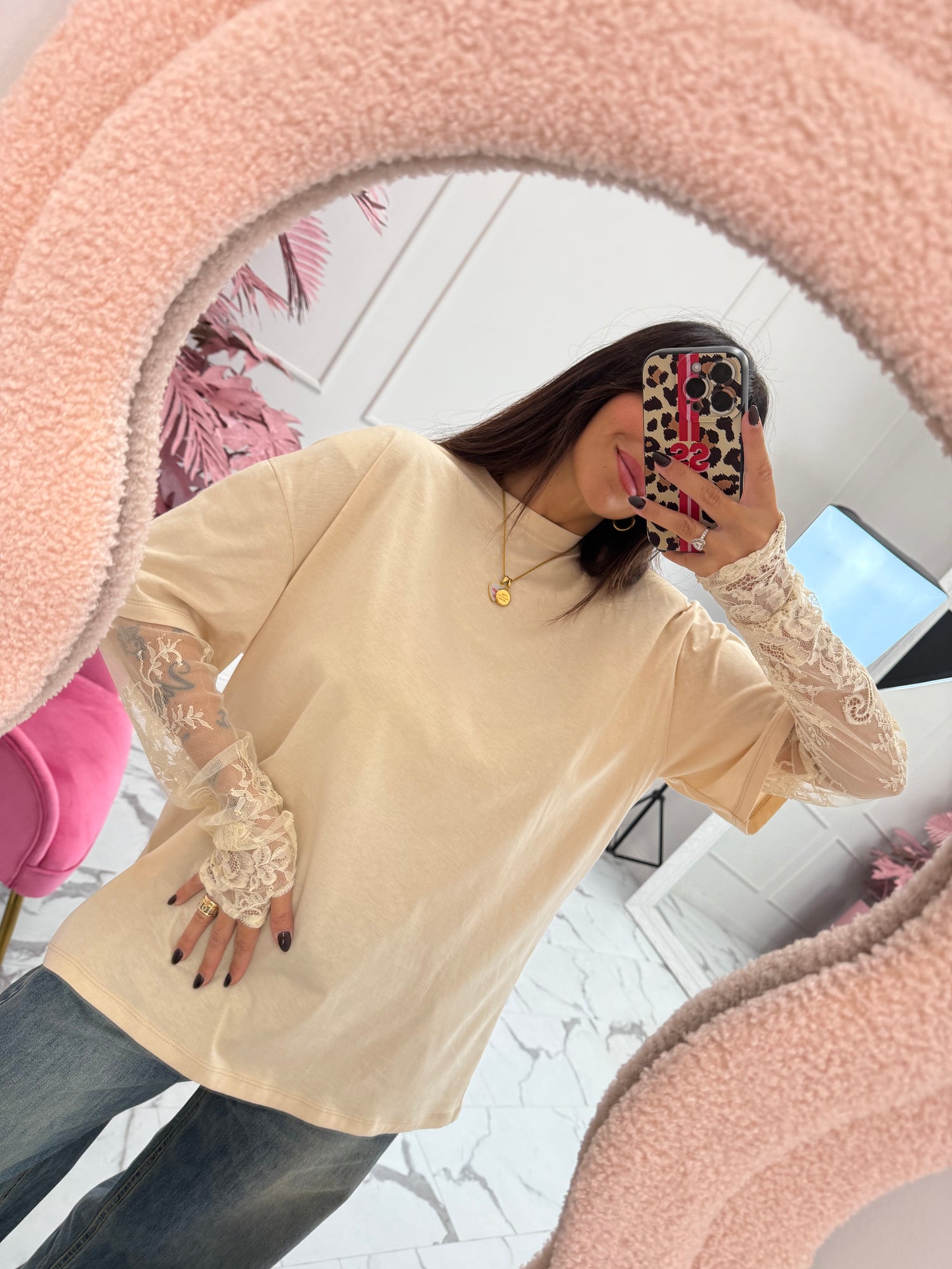 T-shirt over “Lace Viral” VICOLO