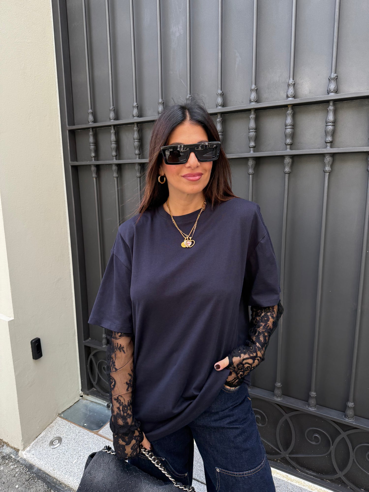 T-shirt over “Lace Viral” VICOLO