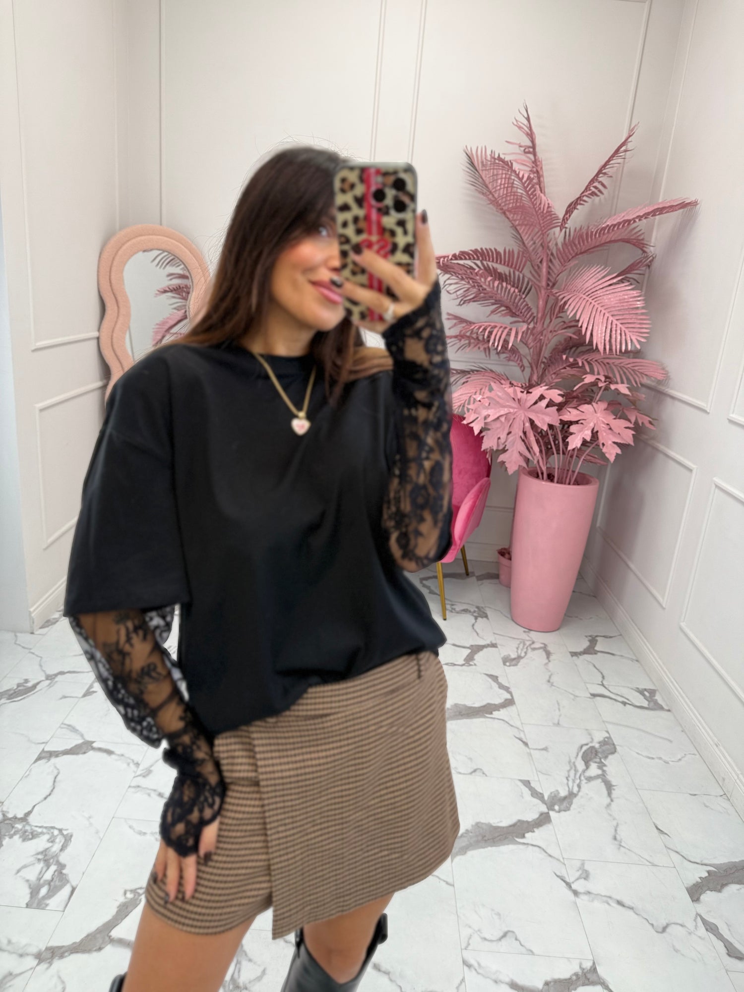 T-shirt over “Lace Viral” VICOLO