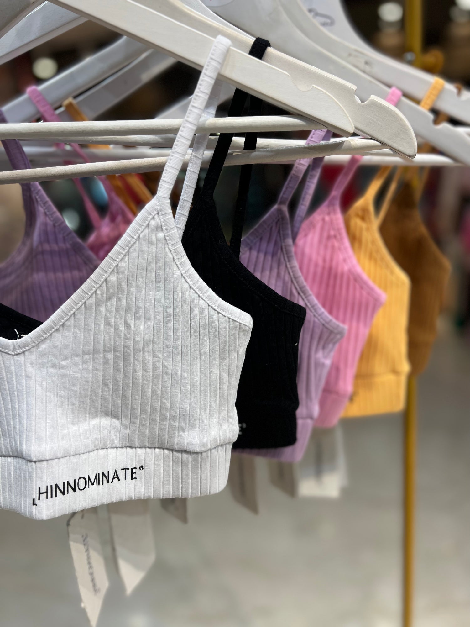 Top a costine con logo HINNOMINATE