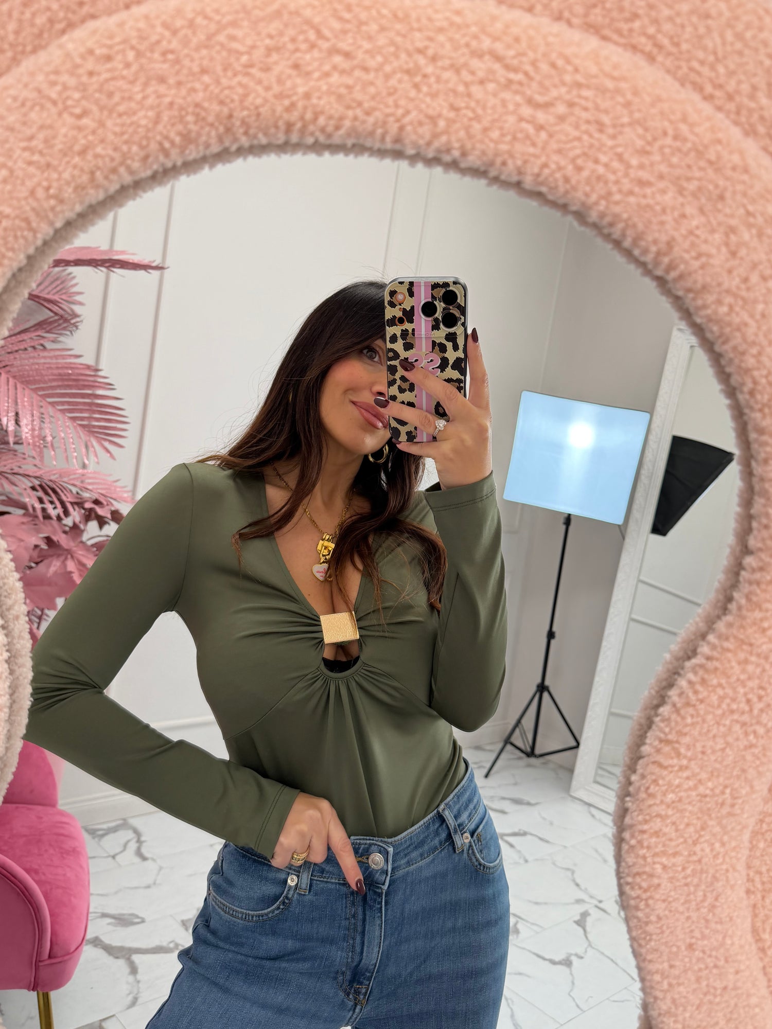 Body dettaglio gold HAVE ONE