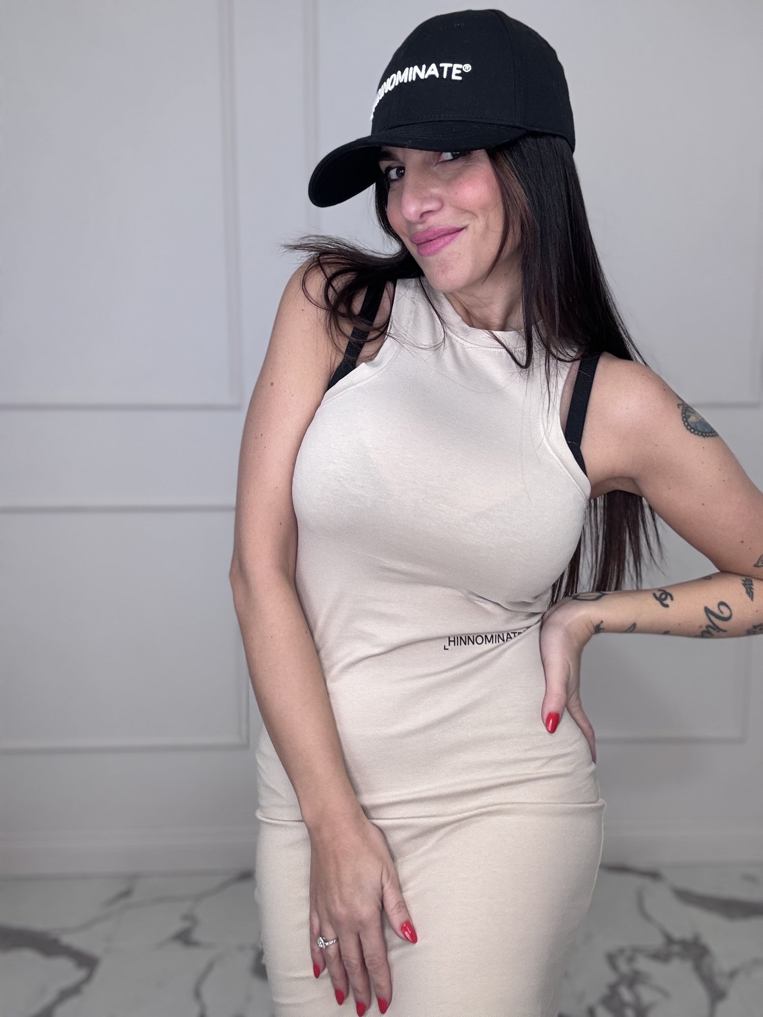 Cappello con visiera logo “HINNOMINATE”