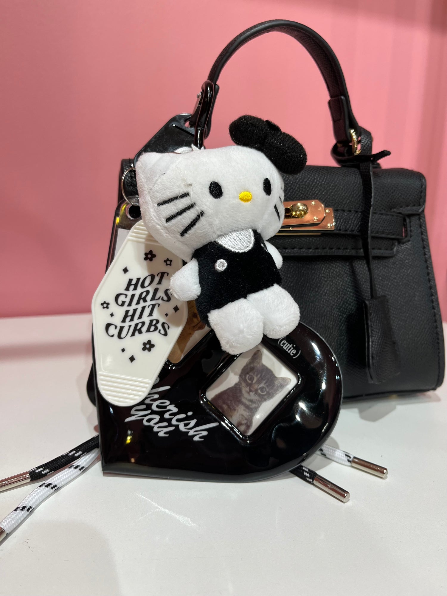 Charms “Hello Kitty” LIP