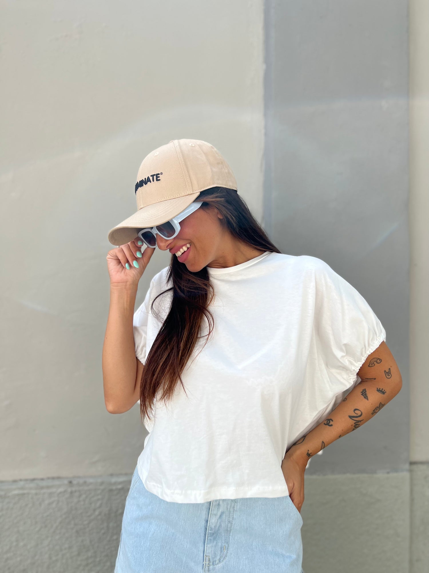 Cappello con visiera logo “HINNOMINATE”