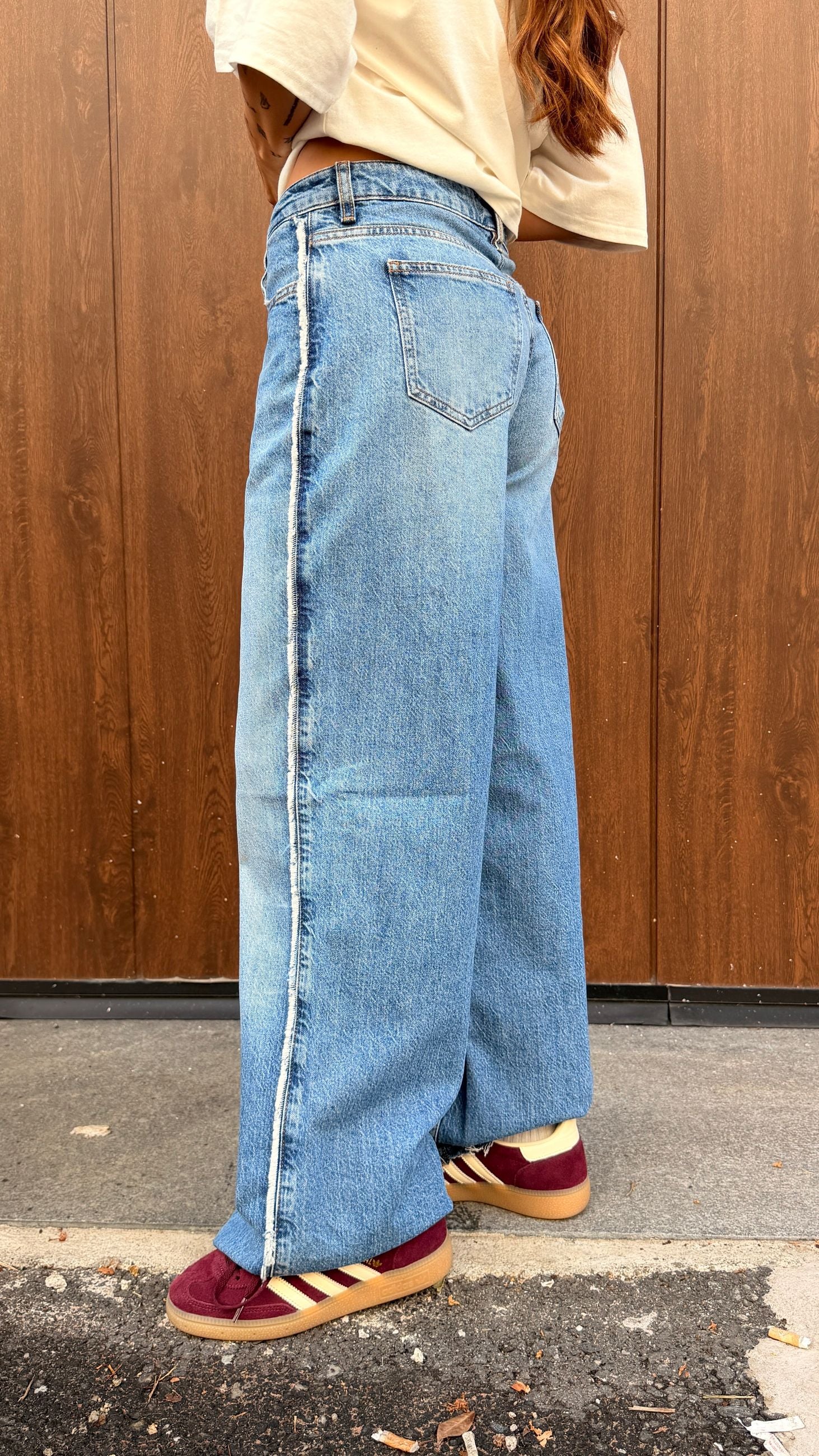 Jeans wide leg sfrangiato GUESS JEANS